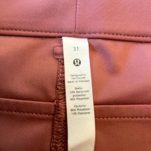 Lululemon City Sleek Shorts - Picture 6 of 7